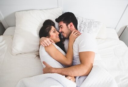אינטימיות מעבר למיטה - בניית קרבה רגשית בחיי היומיום